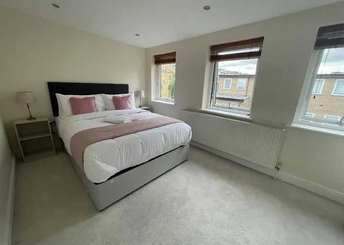 Second Nest Islington Town House